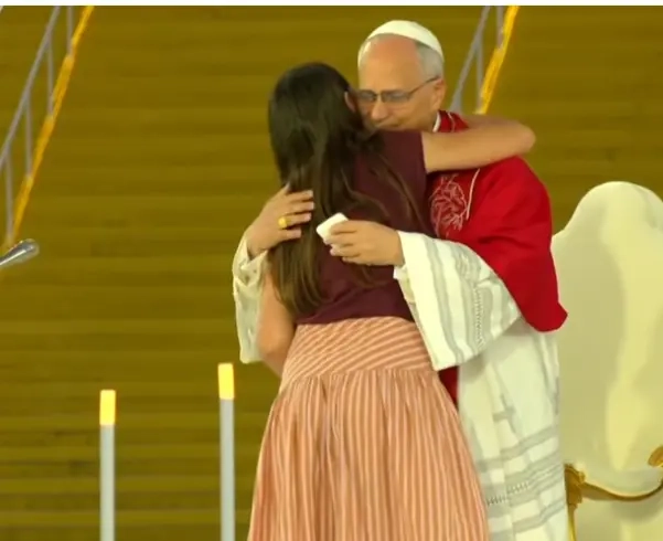 img of La joven Desirée pregunta al Papa: ¿Dónde estaba Dios cuando era niña?
