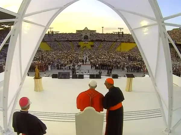 img of Viaje apostólico a España: Vigilia de oración en el Estadio Olímpico «Lluís Companys»