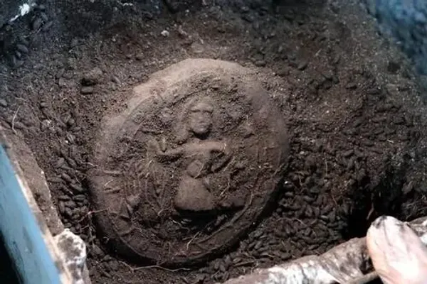 img of Descubren un pan de comunión con 1300 años de antigüedad